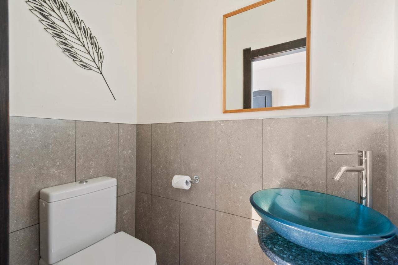 Lakefront Villa - Waitahanui Holiday Home Dış mekan fotoğraf