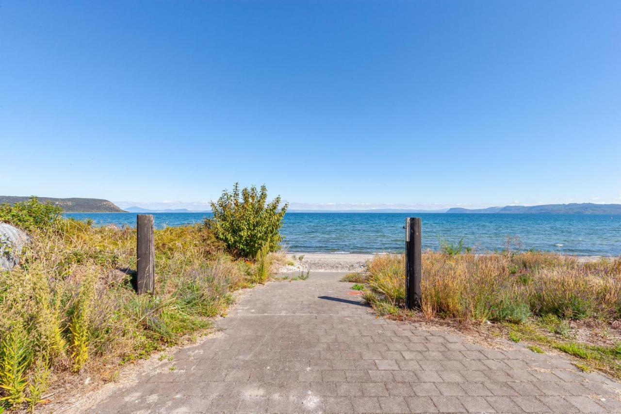 Lakefront Villa - Waitahanui Holiday Home Dış mekan fotoğraf